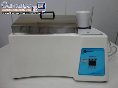 Banho maria para laborat�rios Quimis
